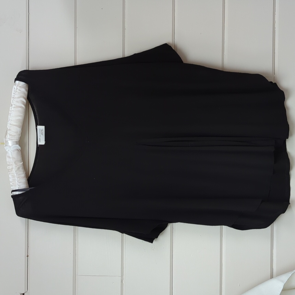 Black oversized flowy t-shirt, size M